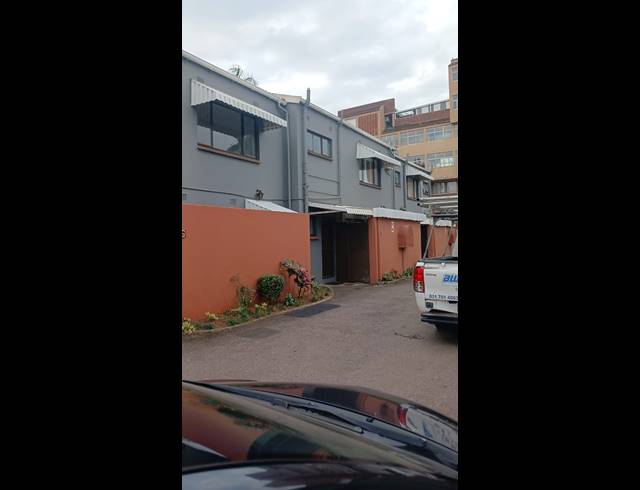 2 BEDROOM APARTMENT TO LET IN ESSENWOOD